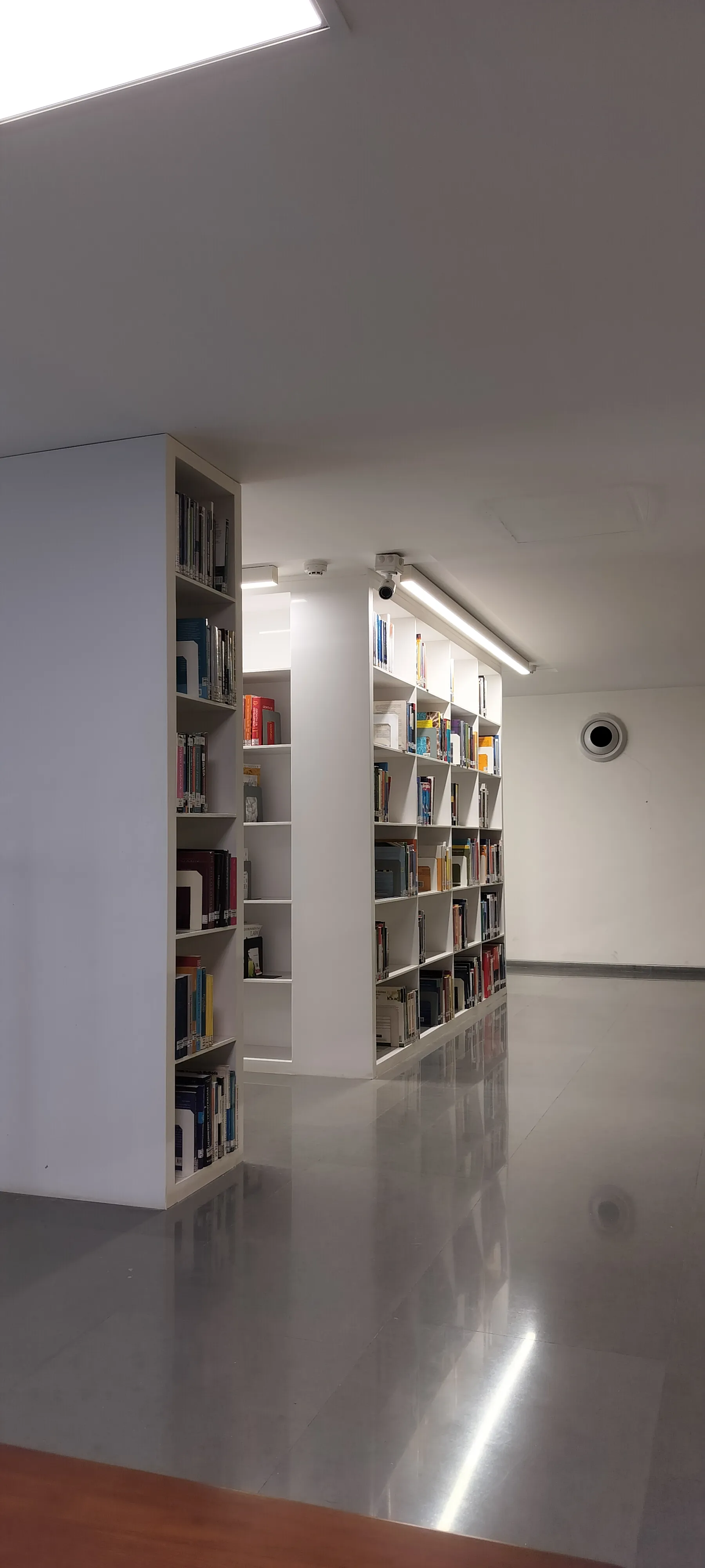 Ahmedabad University, School of Engineering and Applied Science Library photo 4